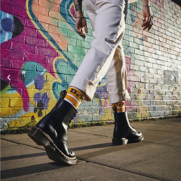 DR. MARTENS 1460 BOOT SMOOTH LEATHER - WOMEN'S NWT - Picture 6 of 8